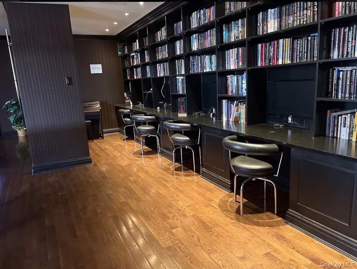 #12 photo, 12-15 Broadway, Куинс ‖ Astoria , NY 11106