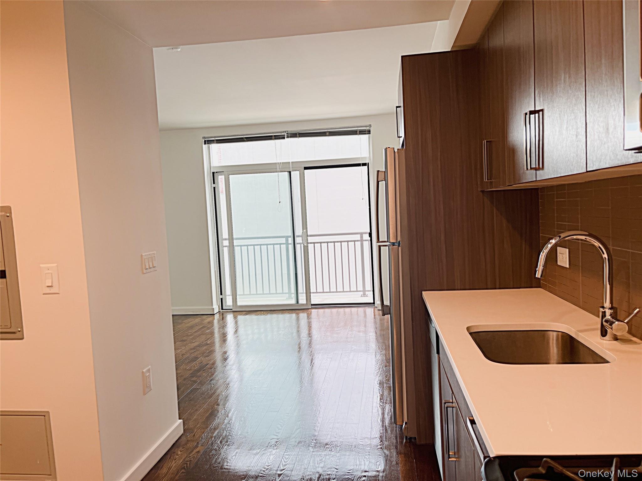 #5 photo, 12-15 Broadway, Куинс ‖ Astoria , NY 11106