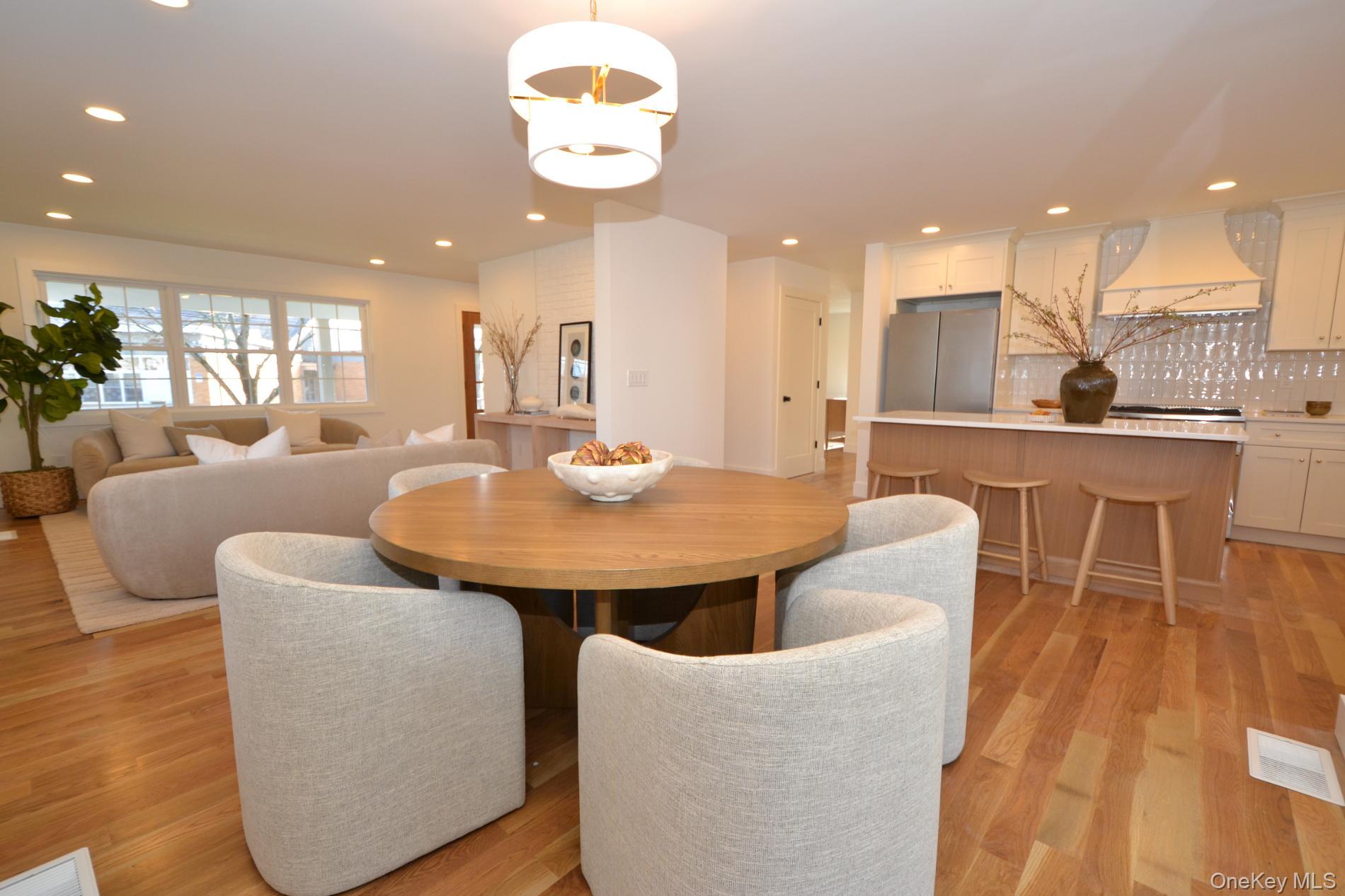 #11 photo, 188 Ralph Avenue, سوفولك Babylon , NY 11702