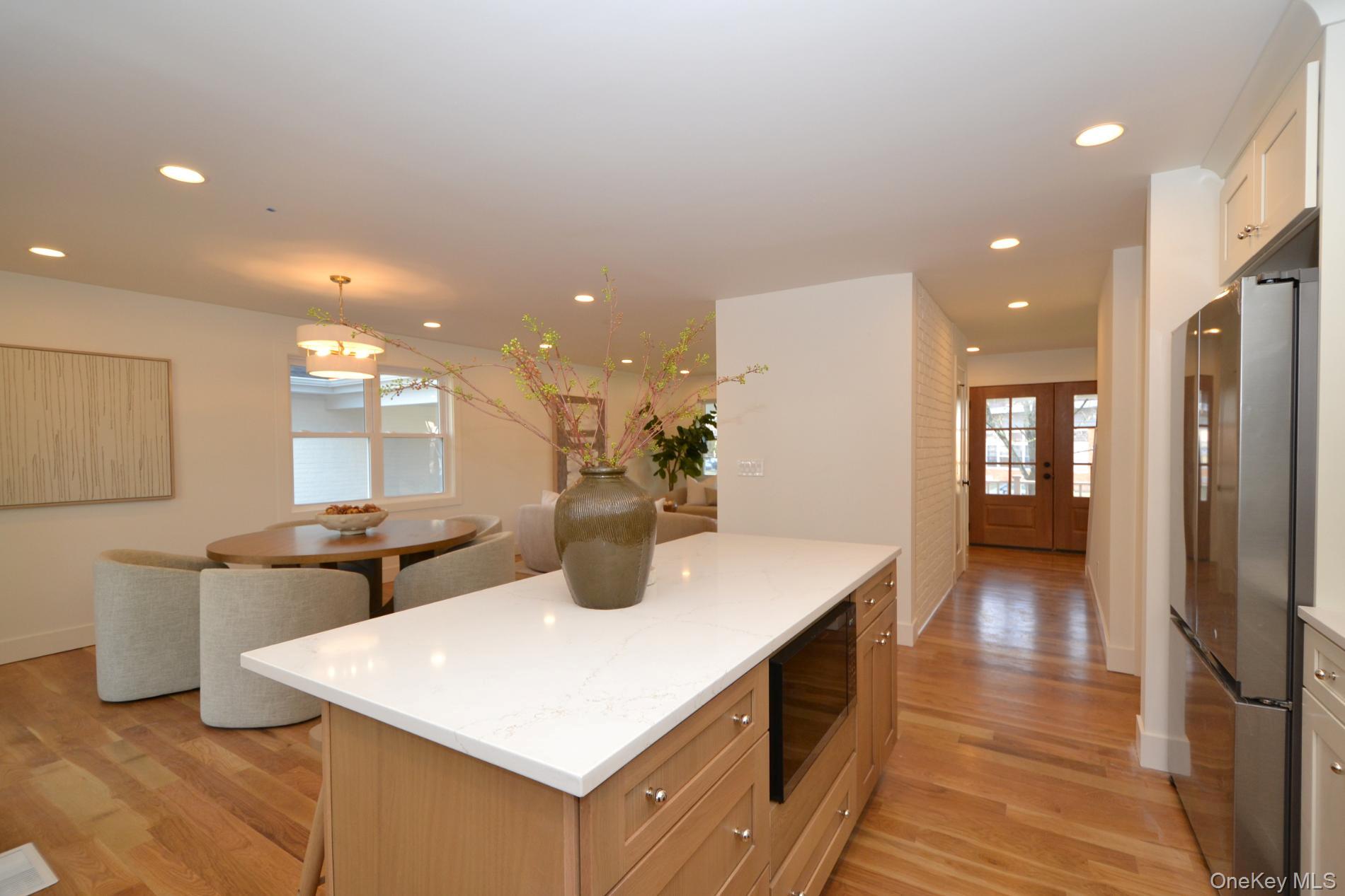 #16 photo, 188 Ralph Avenue, سوفولك Babylon , NY 11702