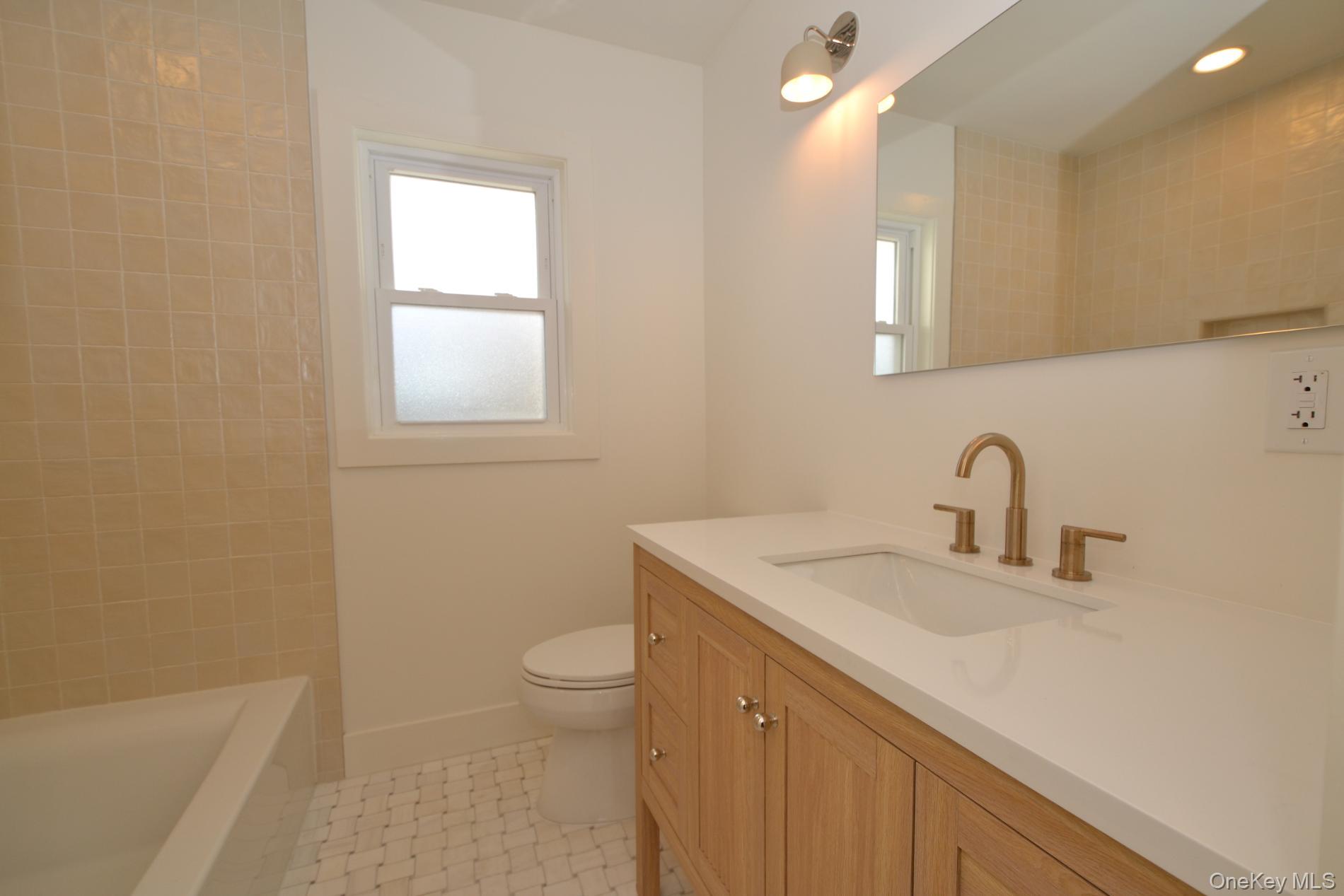 #19 photo, 188 Ralph Avenue, سوفولك Babylon , NY 11702