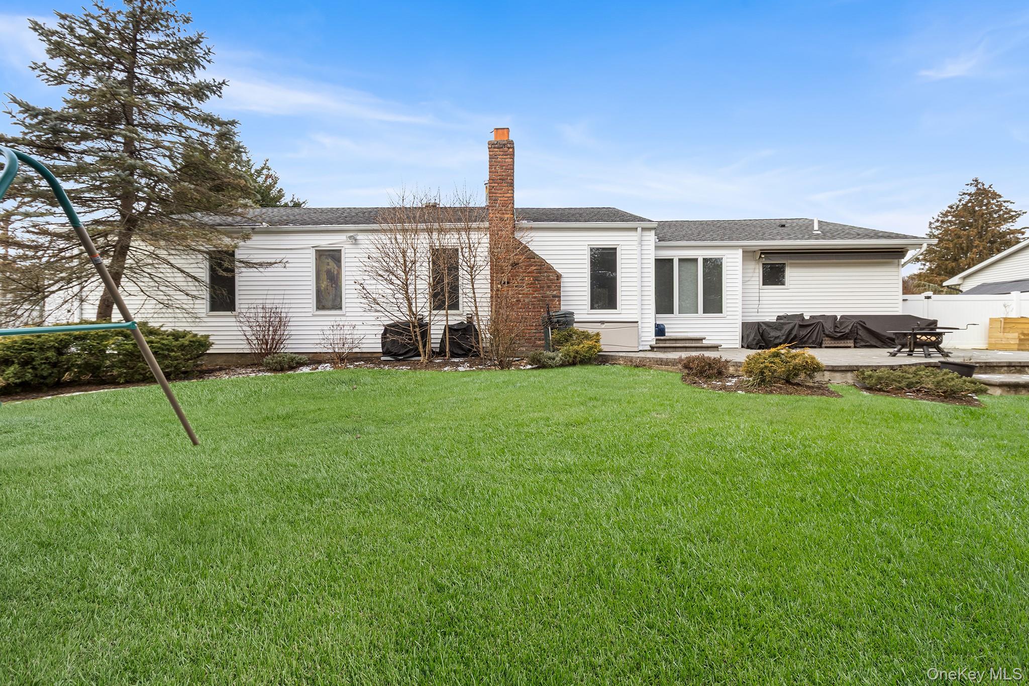 #19 photo, 49 Fairfield Drive, Dix Hills , NY 11746