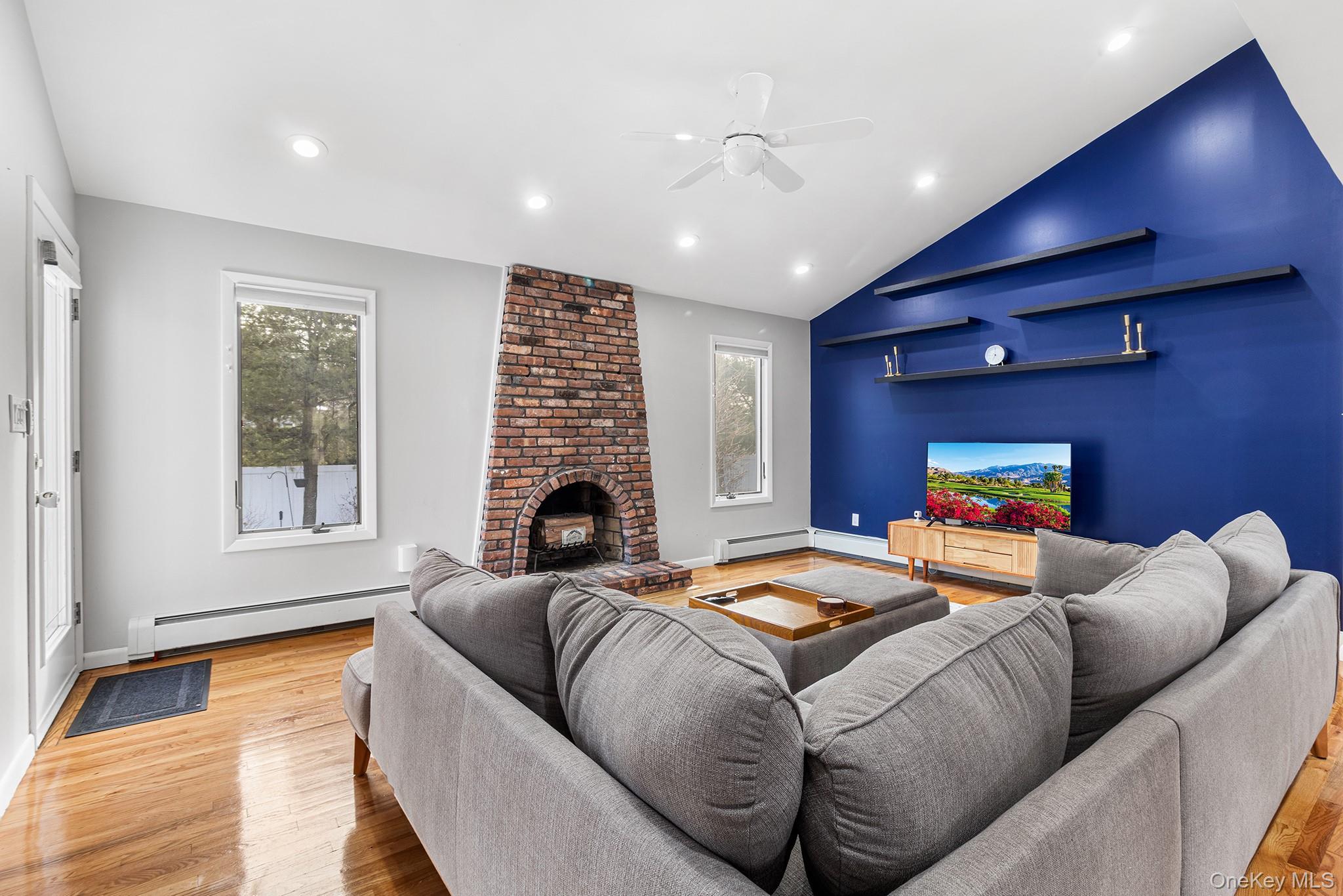 #3 photo, 49 Fairfield Drive, Dix Hills , NY 11746