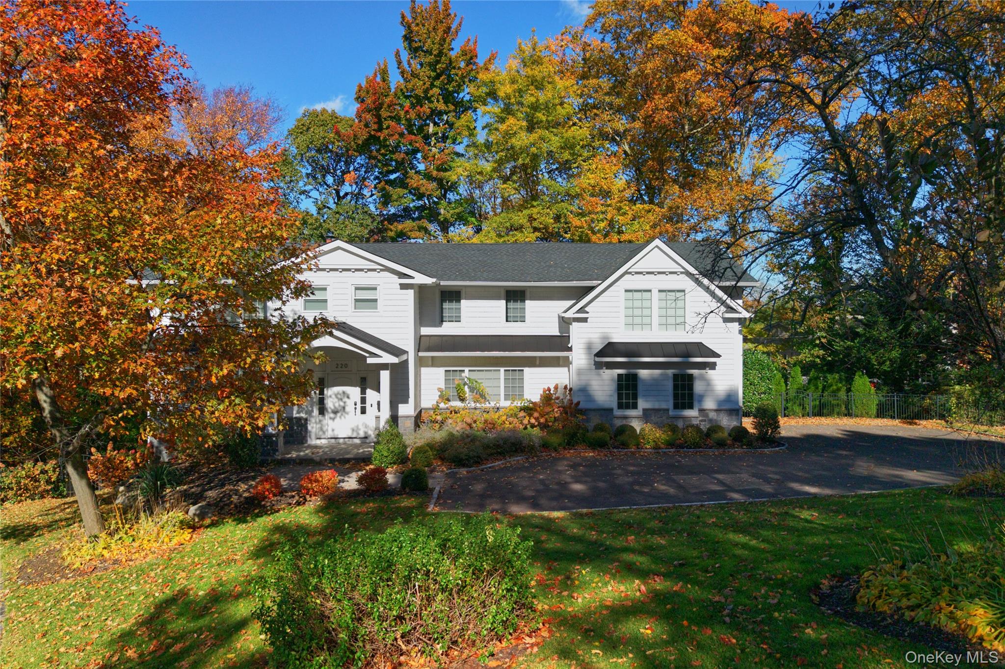 #2 photo, 220 Mimosa Drive, East Hills , NY 11576