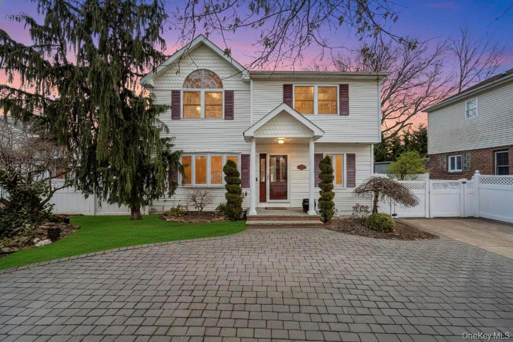 #1 photo, 2585 Oceanside Road, Нассау ‖ Oceanside , NY 11572