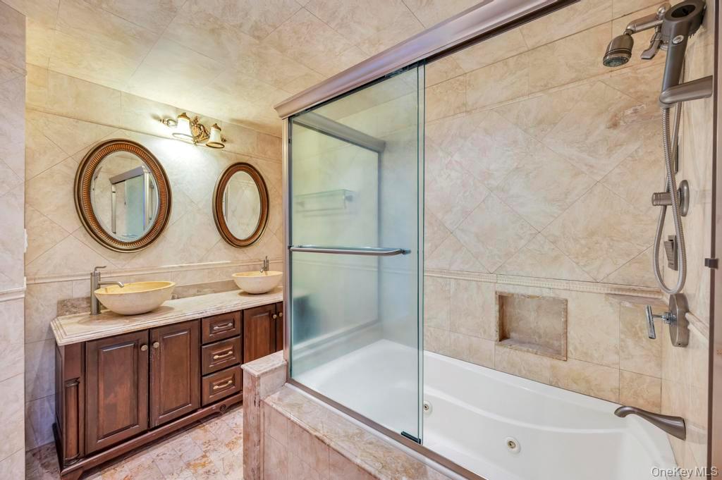 #11 photo, 2585 Oceanside Road, Нассау ‖ Oceanside , NY 11572