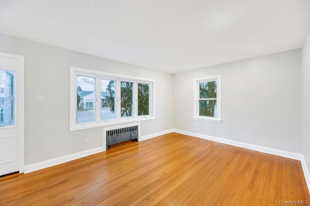 #3 photo, 2585 Oceanside Road, Нассау ‖ Oceanside , NY 11572