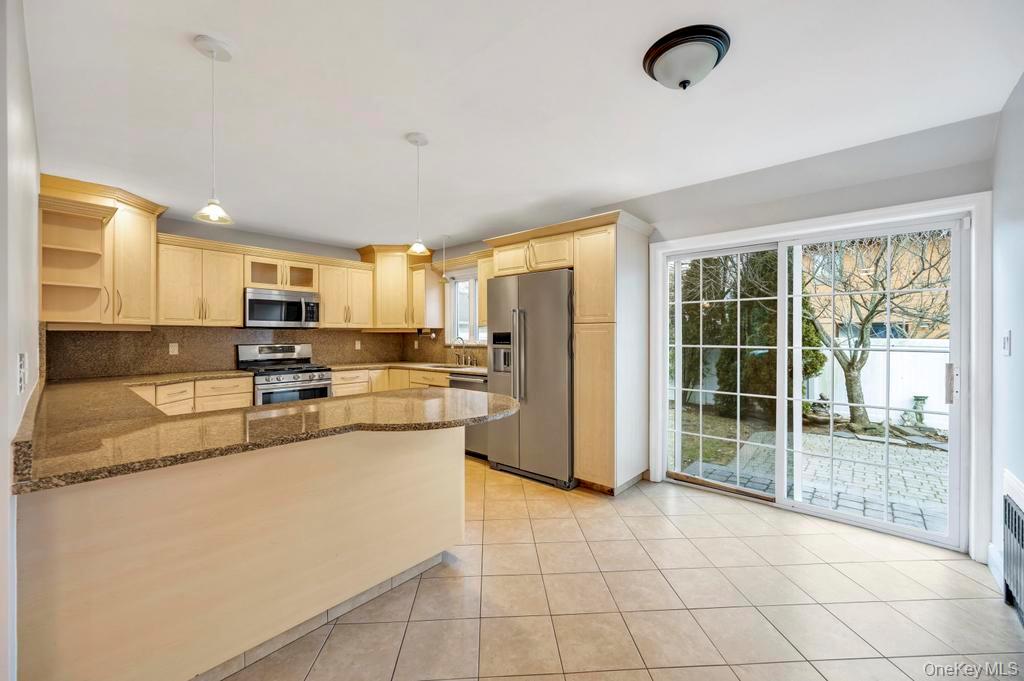 #6 photo, 2585 Oceanside Road, Нассау ‖ Oceanside , NY 11572