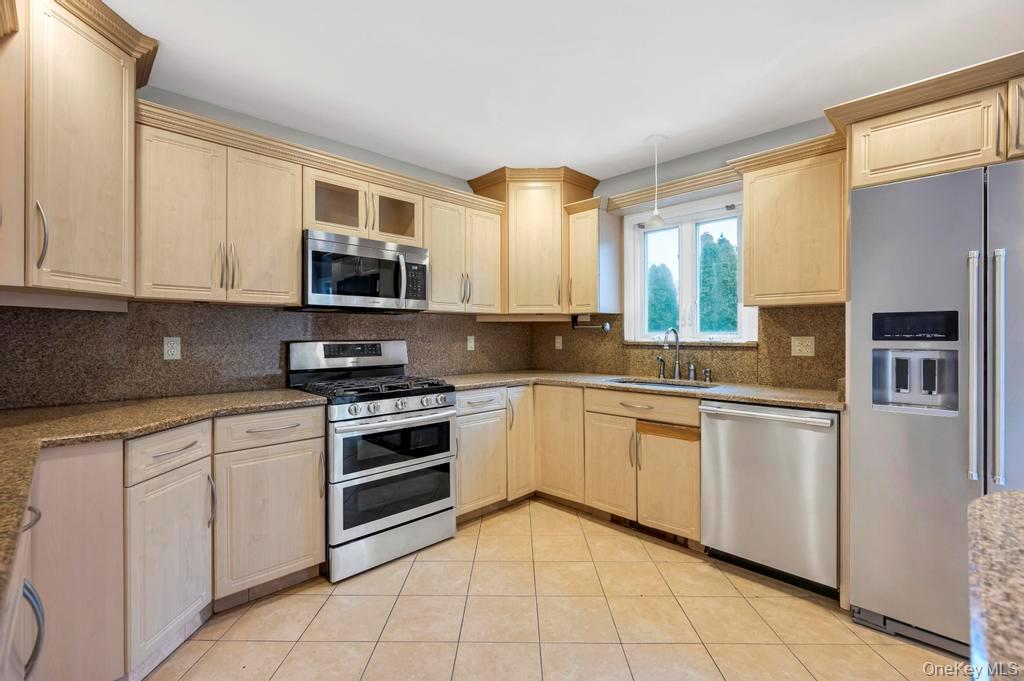 #7 photo, 2585 Oceanside Road, Нассау ‖ Oceanside , NY 11572