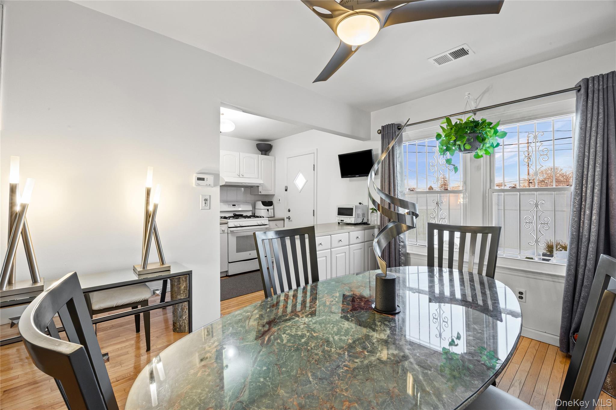 #16 photo, 2899 Grand Avenue, Baldwin , NY 11510