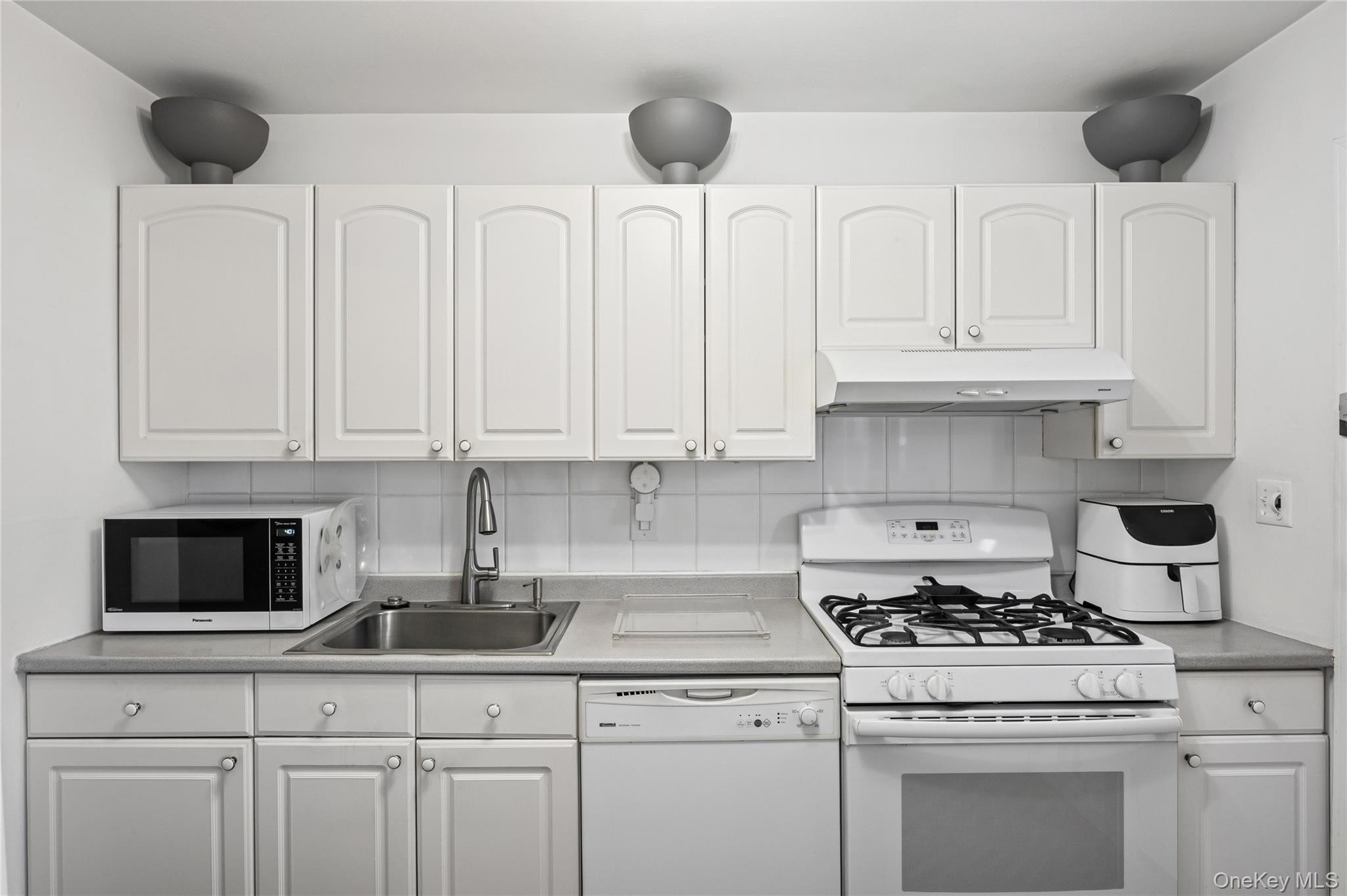 #19 photo, 2899 Grand Avenue, Baldwin , NY 11510