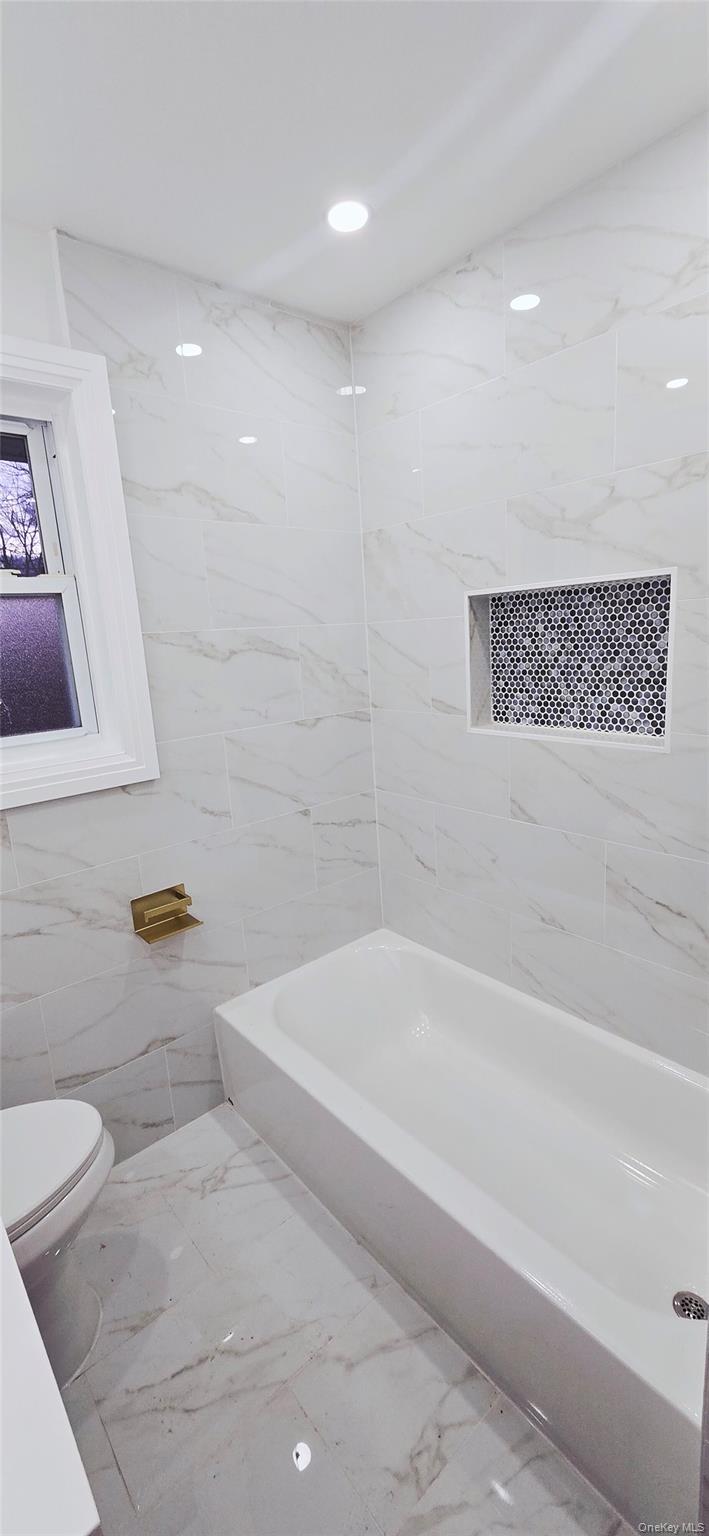 #16 photo, 33 Silverpine Drive, Amityville , NY 11701