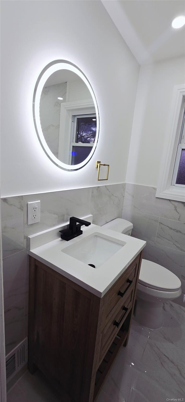 #17 photo, 33 Silverpine Drive, Amityville , NY 11701