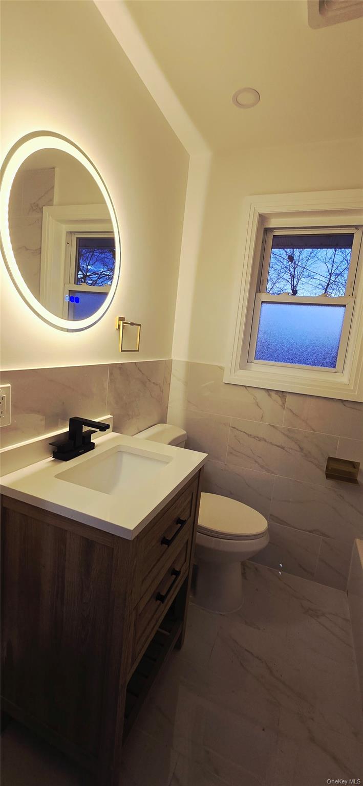 #18 photo, 33 Silverpine Drive, Amityville , NY 11701