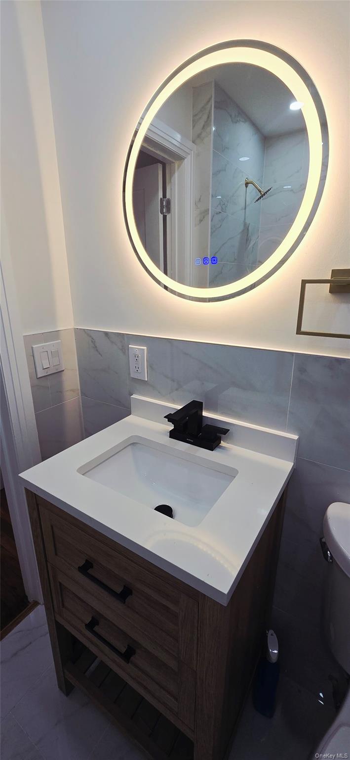 #19 photo, 33 Silverpine Drive, Amityville , NY 11701