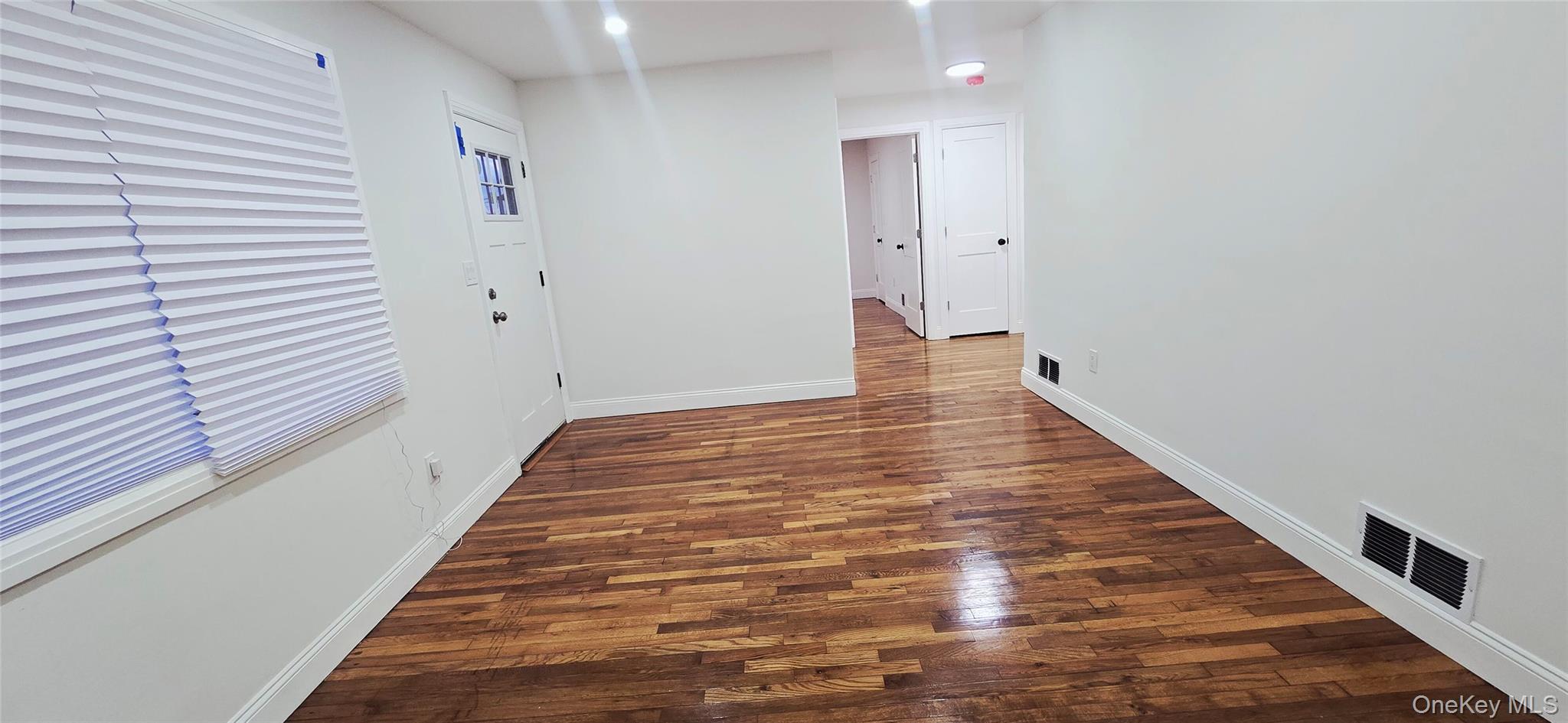 #6 photo, 33 Silverpine Drive, Amityville , NY 11701