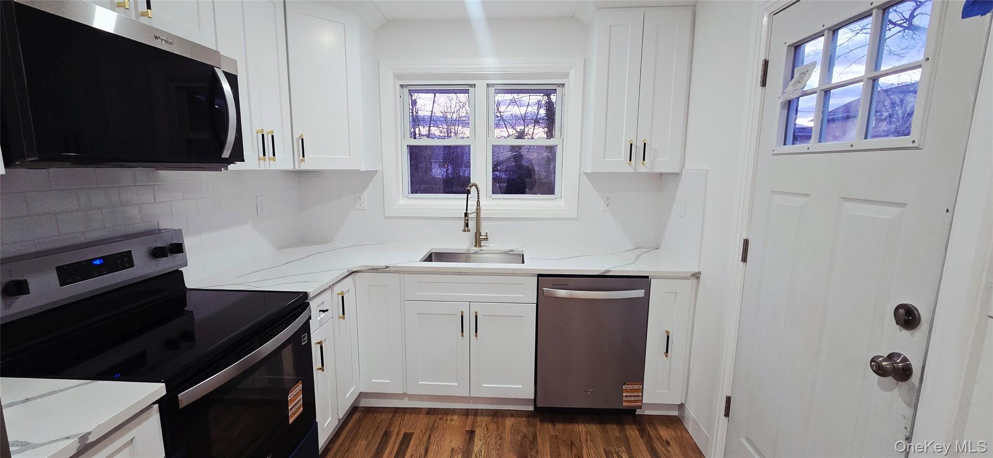 #7 photo, 33 Silverpine Drive, Amityville , NY 11701