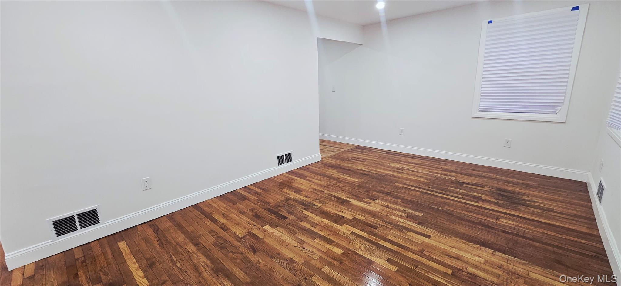 #8 photo, 33 Silverpine Drive, Amityville , NY 11701