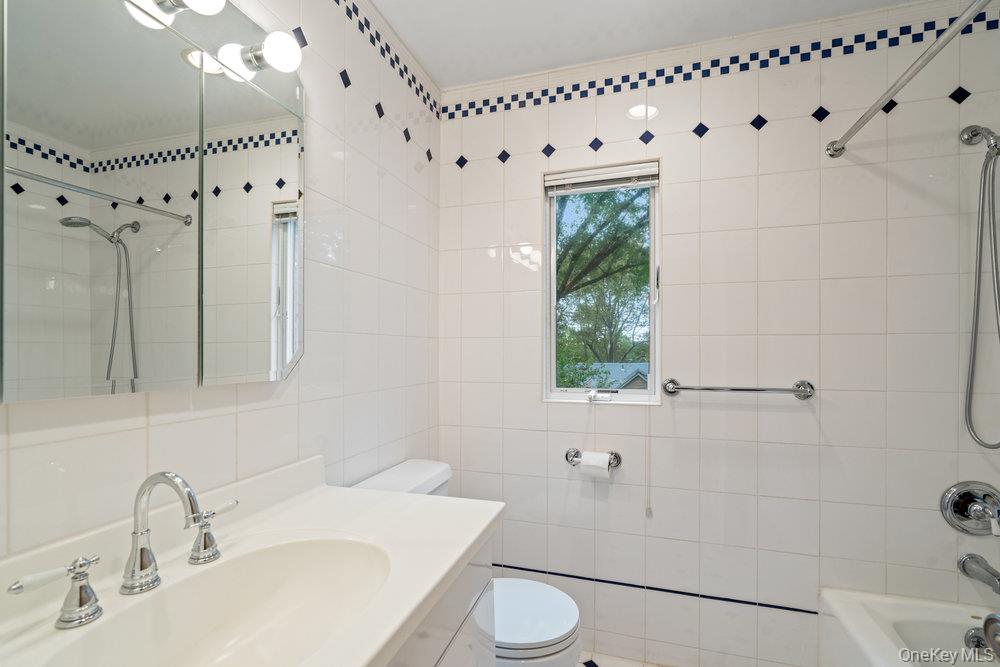 #17 photo, 12 Chester Drive, Нассау ‖ Great Neck , NY 11021