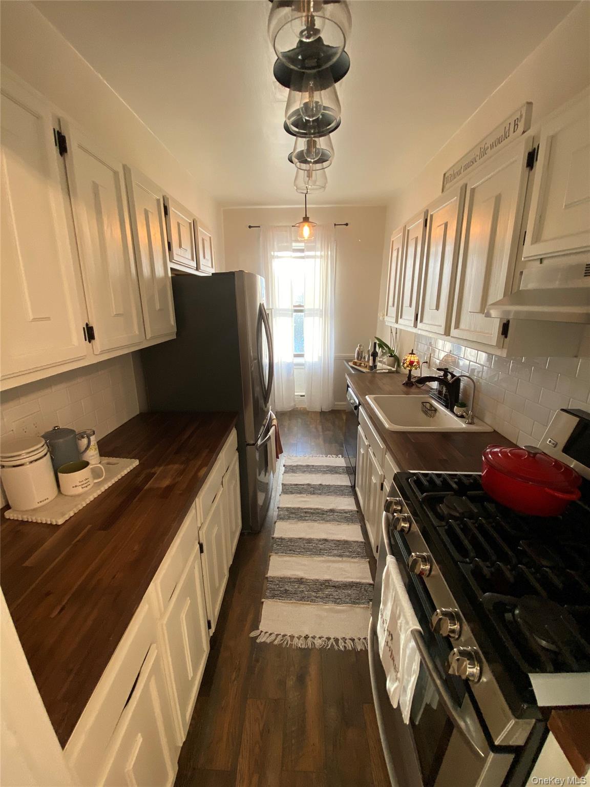 #17 photo, 141 Wyckoff Place, Woodmere , NY 11598