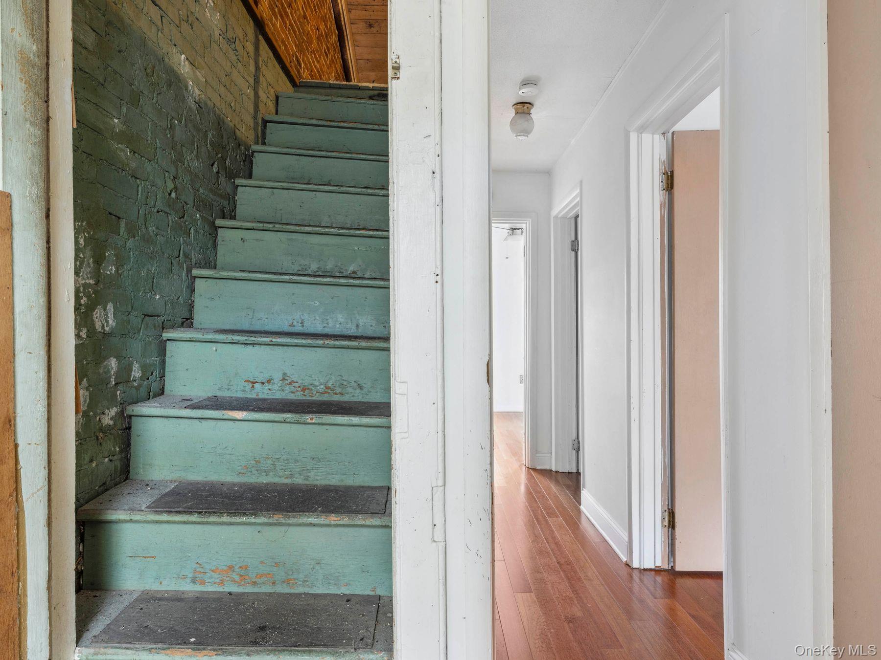 #20 photo, 27 Brick Row Street, Athens , NY 12015