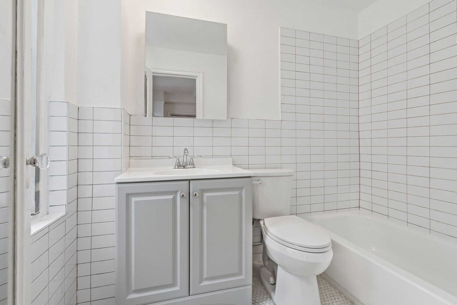 #8 photo, 325 W 45TH Street, Манхэттен ‖ Hell's Kitchen , NY 10036