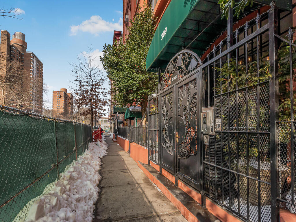 #12 photo, 305 E 108TH Street, East Harlem , NY 10029