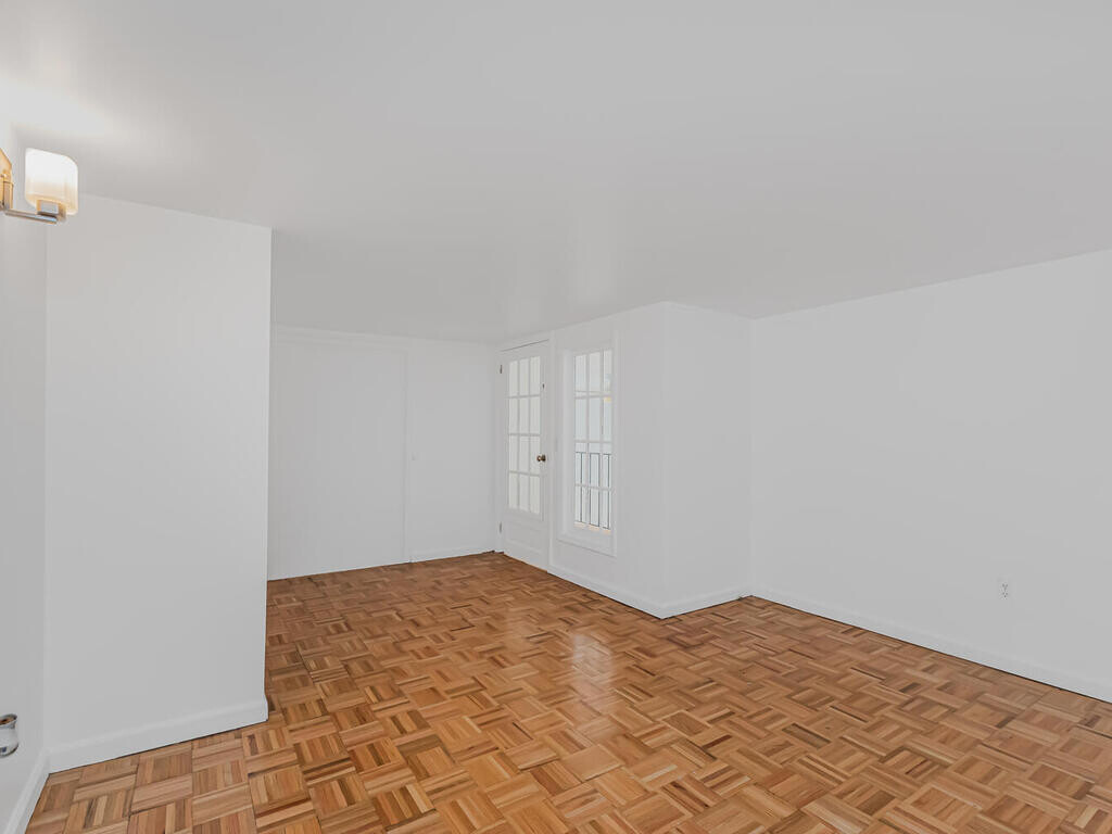 #7 photo, 305 E 108TH Street, East Harlem , NY 10029