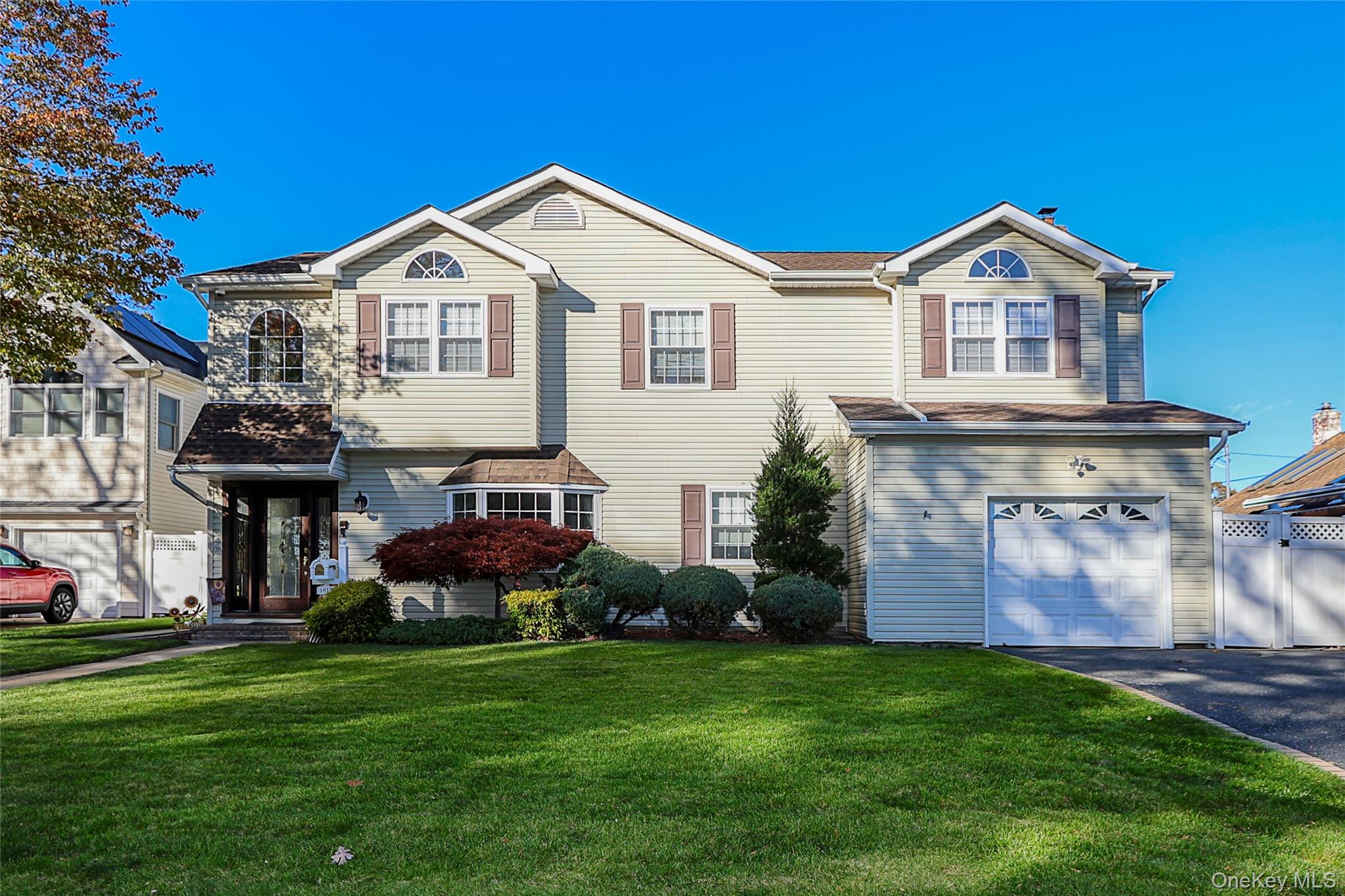 #2 photo, 1817 Gardenia Avenue, North Merrick , NY 11566