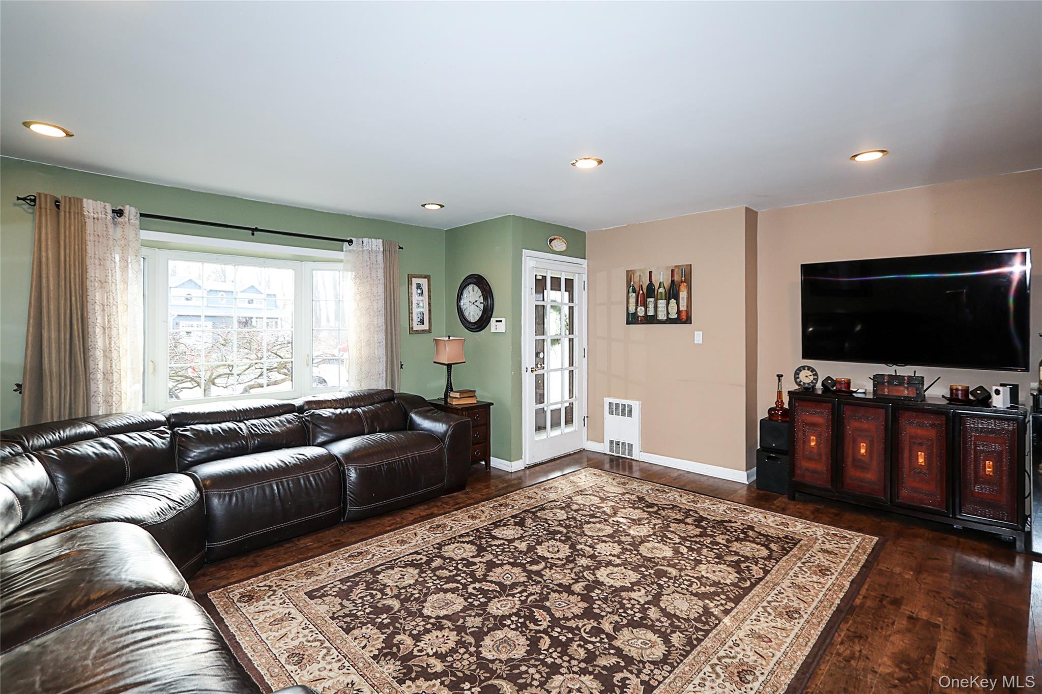 #7 photo, 1817 Gardenia Avenue, North Merrick , NY 11566