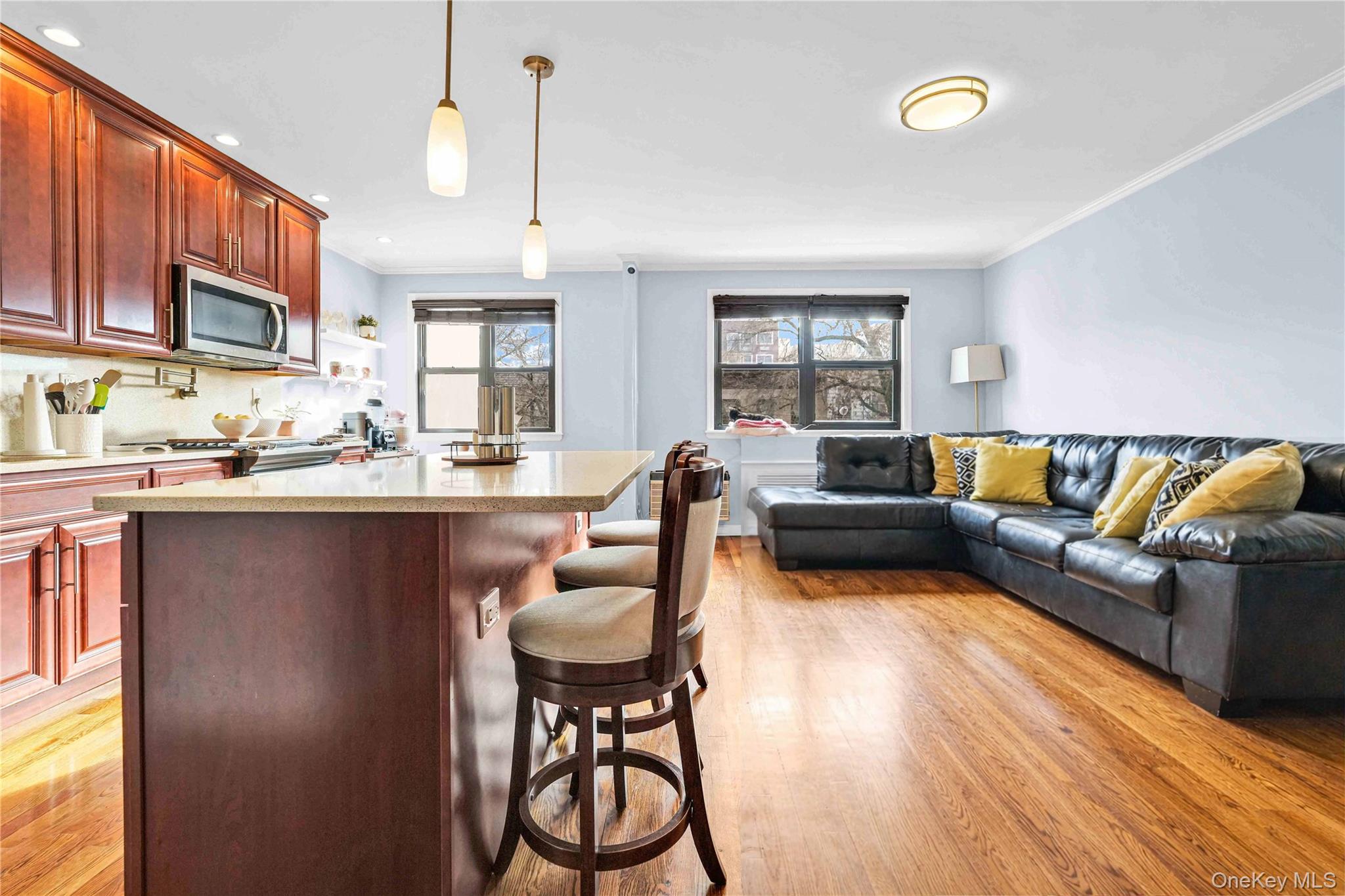 #11 photo, 2540A 36th Street, קווינס Astoria , NY 11103