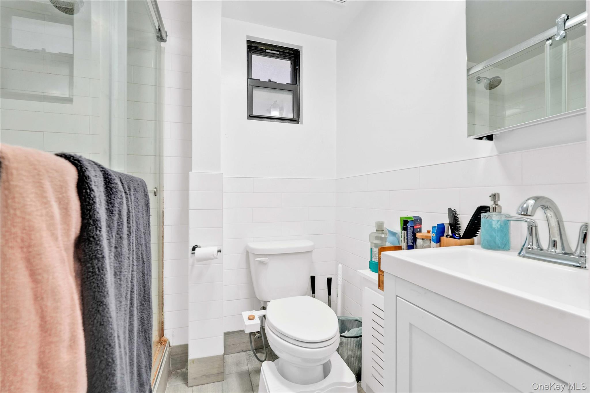 #17 photo, 2540A 36th Street, קווינס Astoria , NY 11103