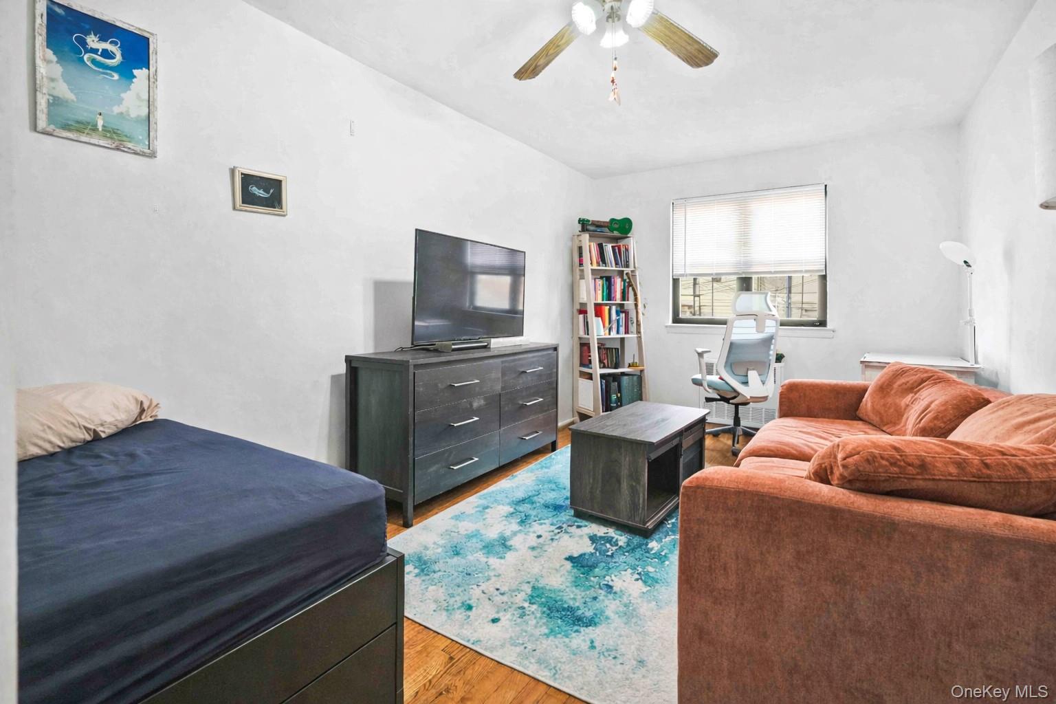 #19 photo, 2540A 36th Street, קווינס Astoria , NY 11103