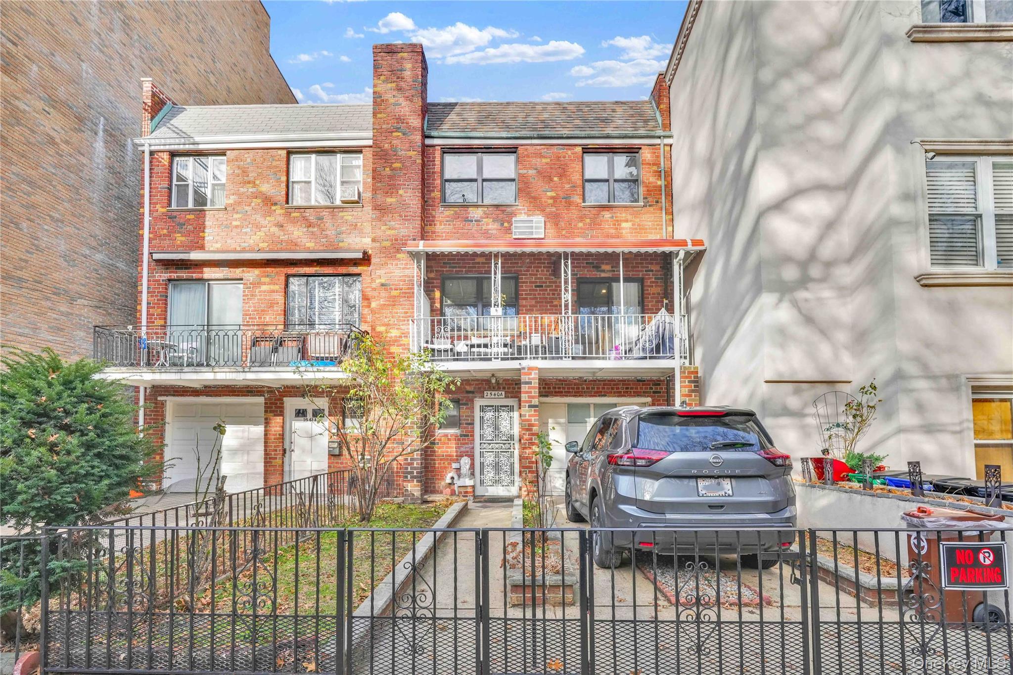 #2 photo, 2540A 36th Street, קווינס Astoria , NY 11103