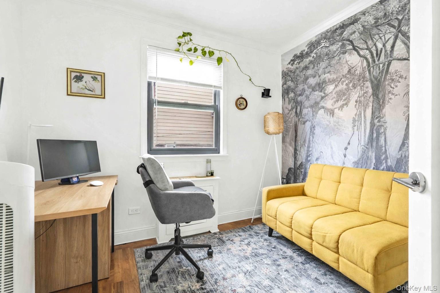 #6 photo, 2540A 36th Street, קווינס Astoria , NY 11103