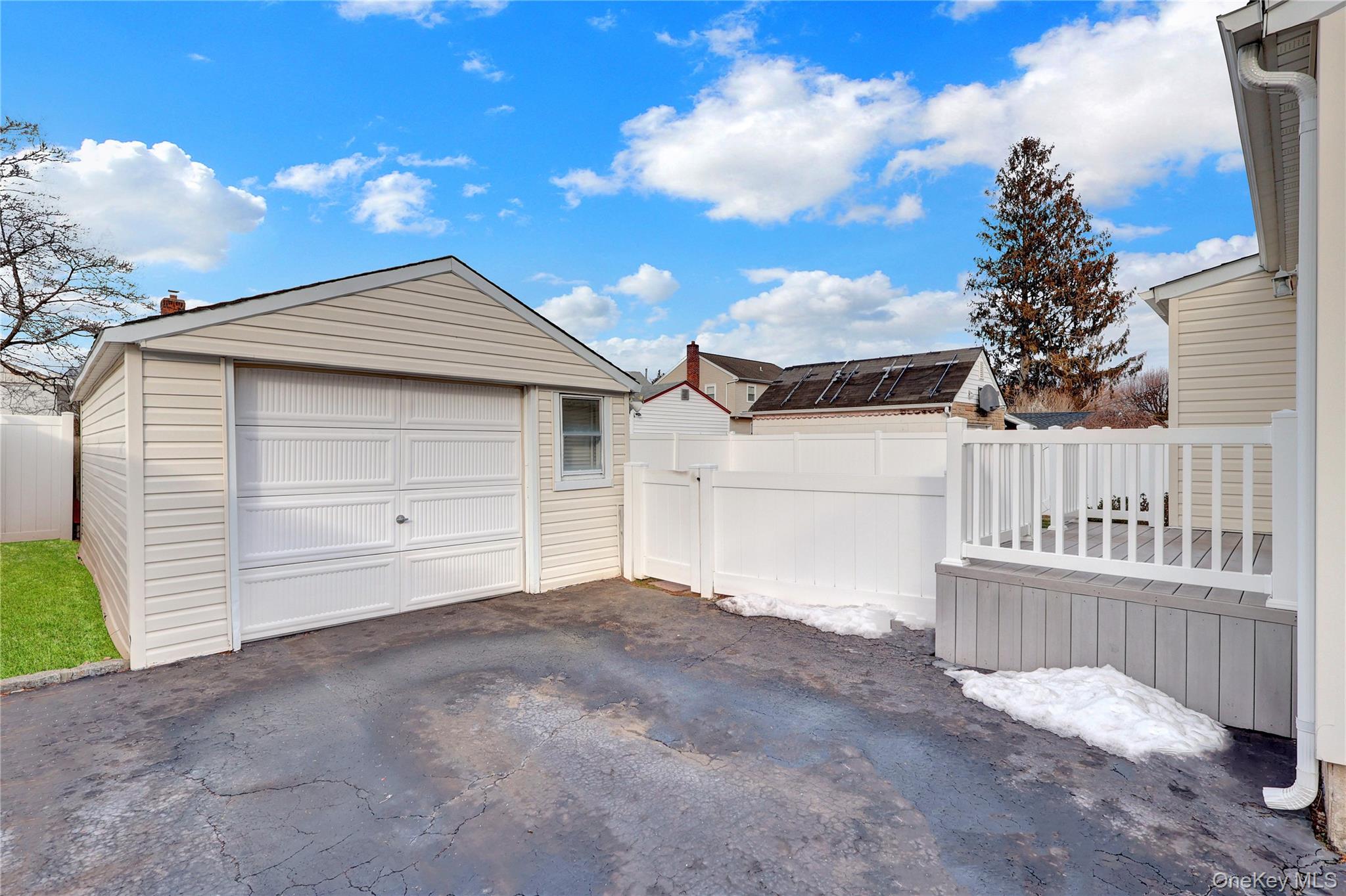 #20 photo, 206 9th Street, Hicksville , NY 11801