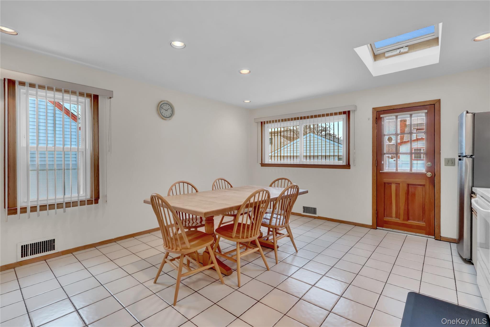 #6 photo, 206 9th Street, Hicksville , NY 11801