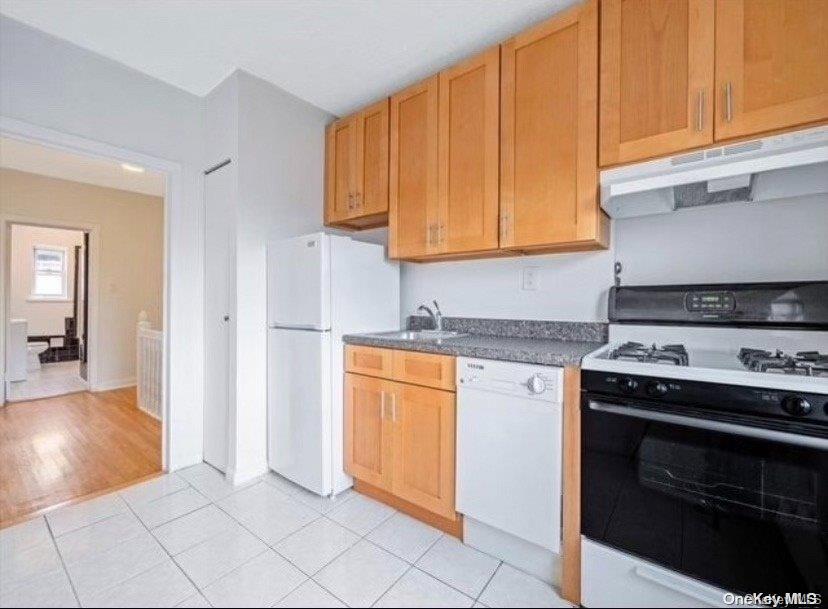 #3 photo, 20-07 43rd Street, Astoria , NY 11105