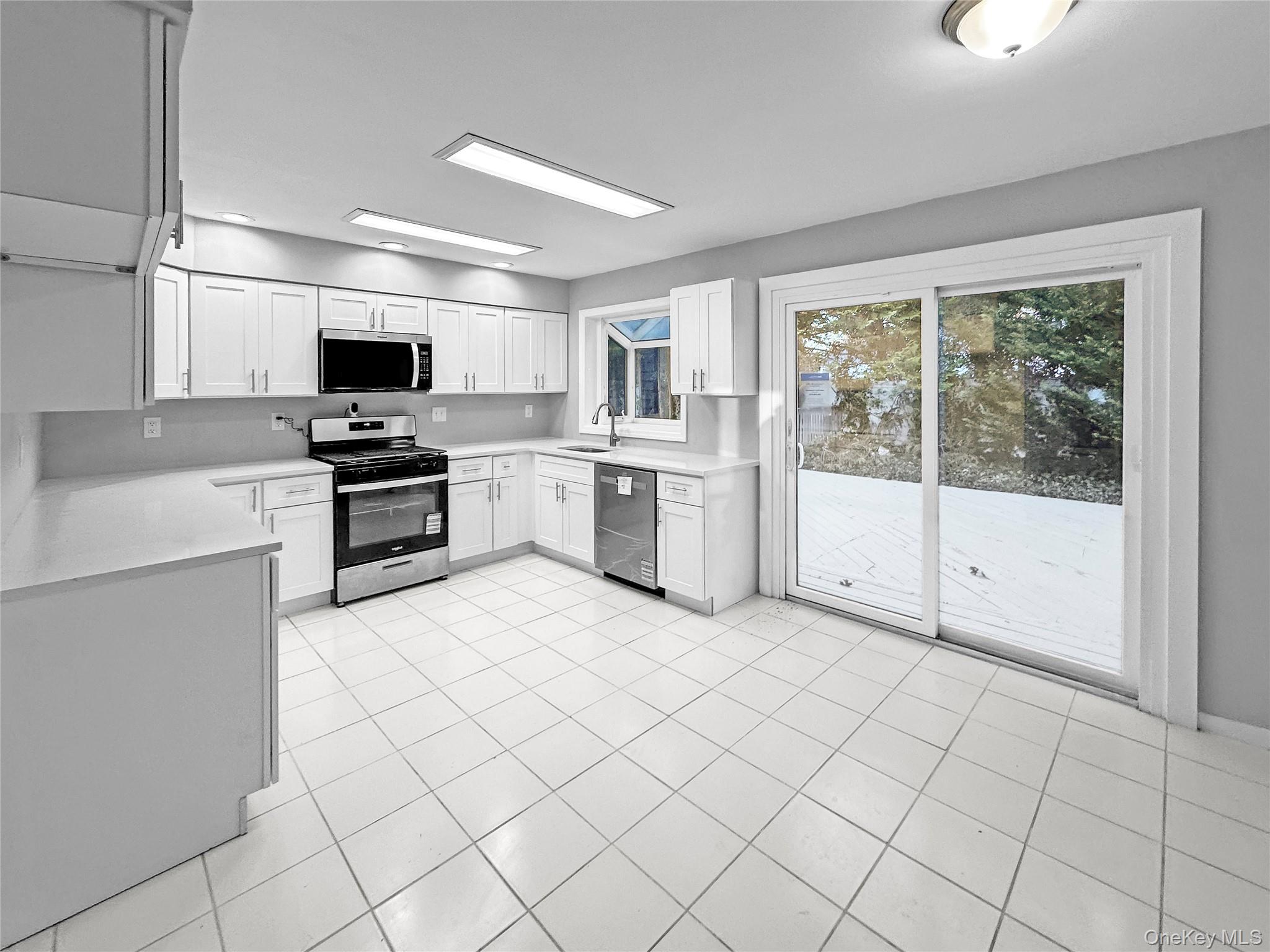 #6 photo, 7 Carnaby Avenue, Coram , NY 11727