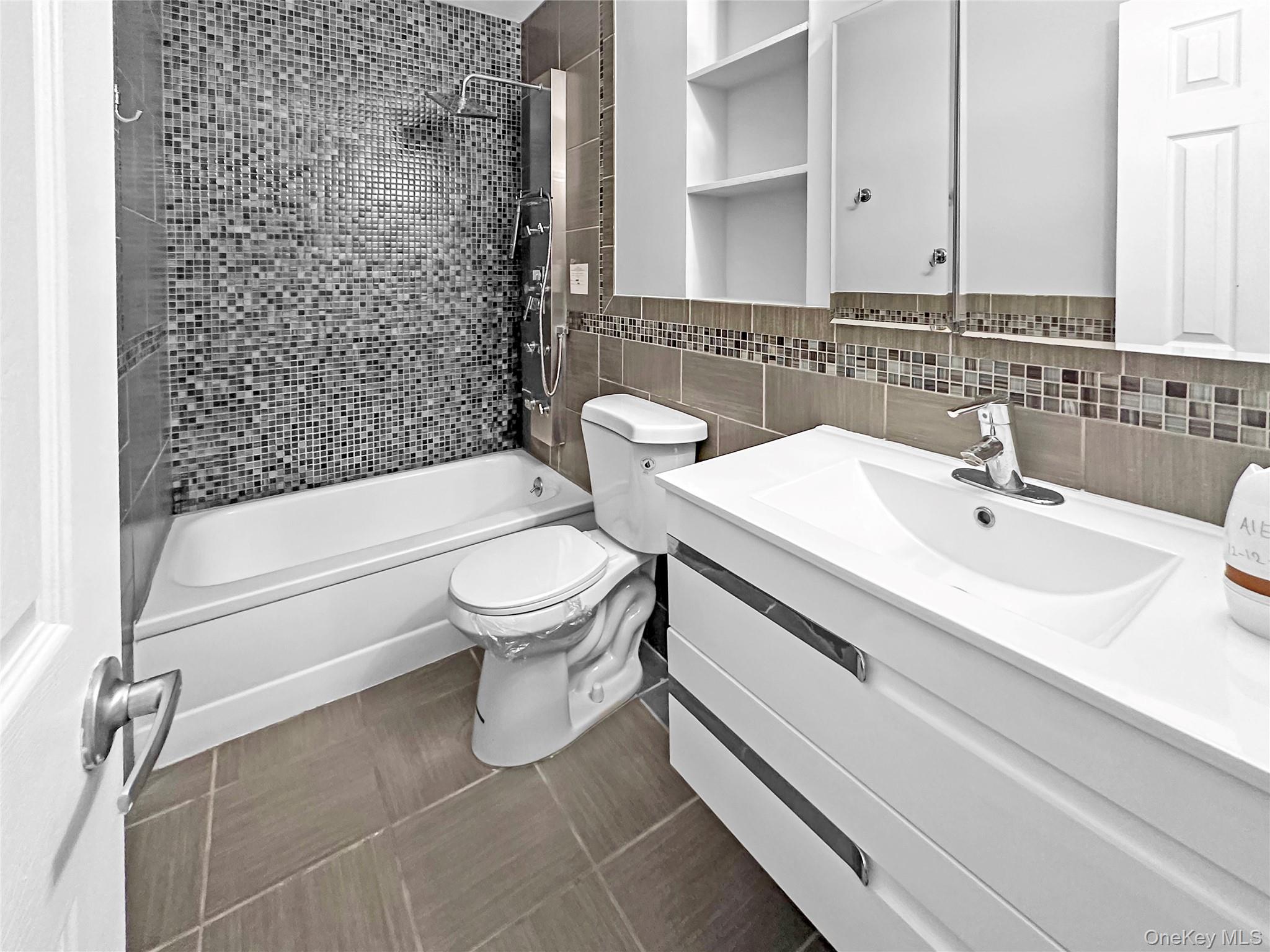 #7 photo, 7 Carnaby Avenue, Coram , NY 11727