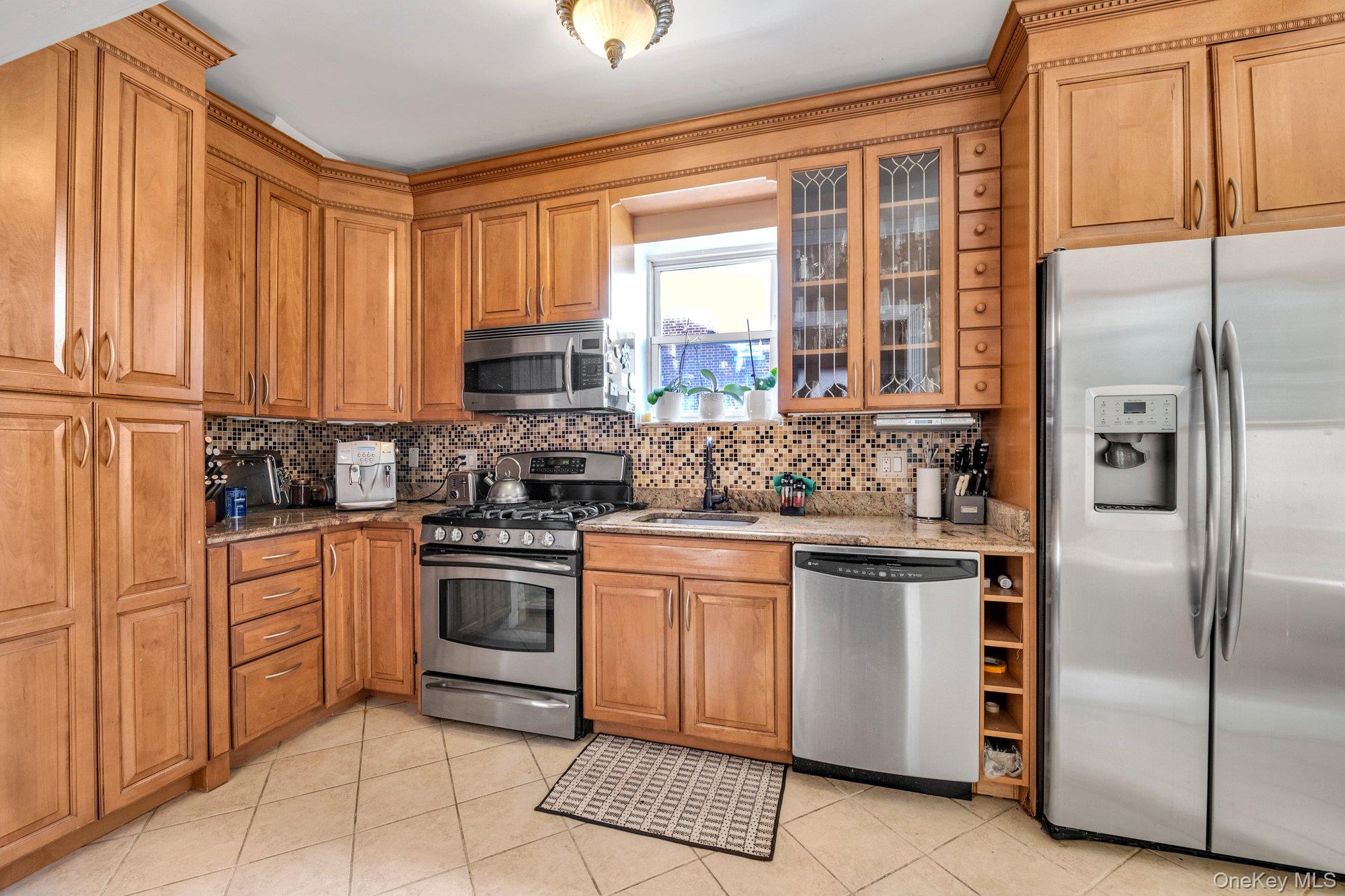 #18 photo, 2445 Yates Avenue, Bronx , NY 10469