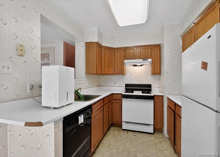 #12 photo, 623 ILYSSA Way, Staten Island , NY 10312