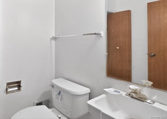 #19 photo, 623 ILYSSA Way, Staten Island , NY 10312