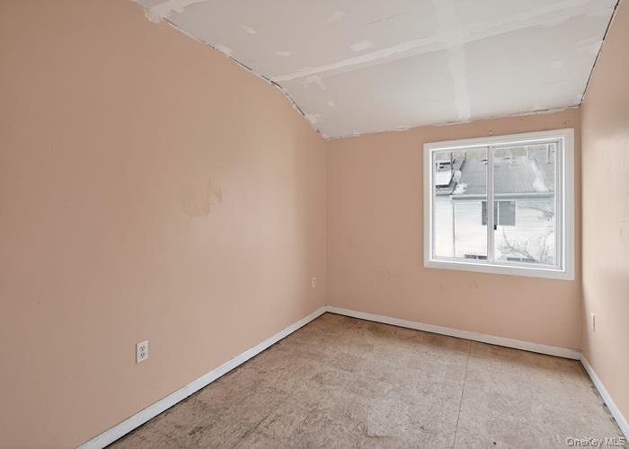 #3 photo, 623 ILYSSA Way, Staten Island , NY 10312