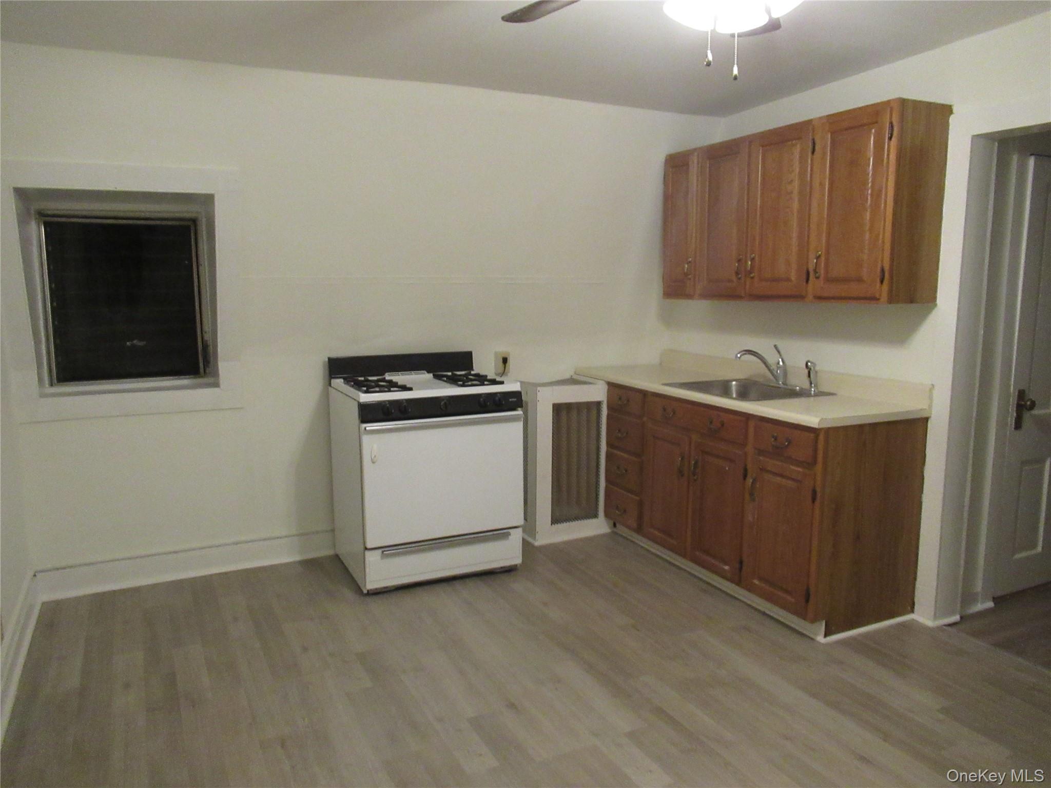 #2 photo, 26 Oakland Avenue, Warwick , NY 10990