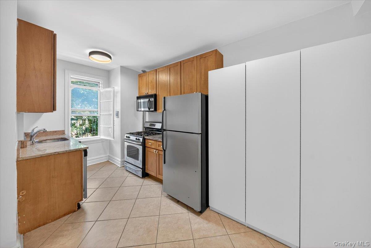 #4 photo, 811 Walton Avenue, Bronx , NY 10451