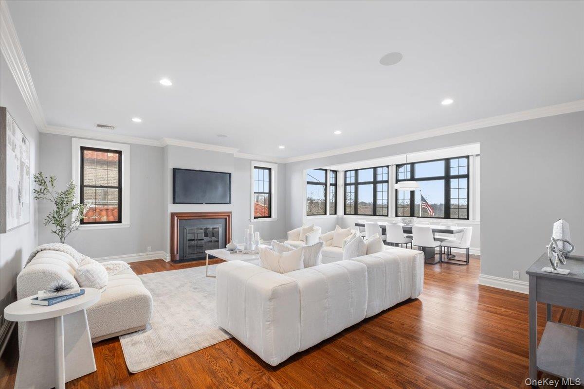 #1 photo, 14 N Chatsworth Avenue, Larchmont , NY 10538