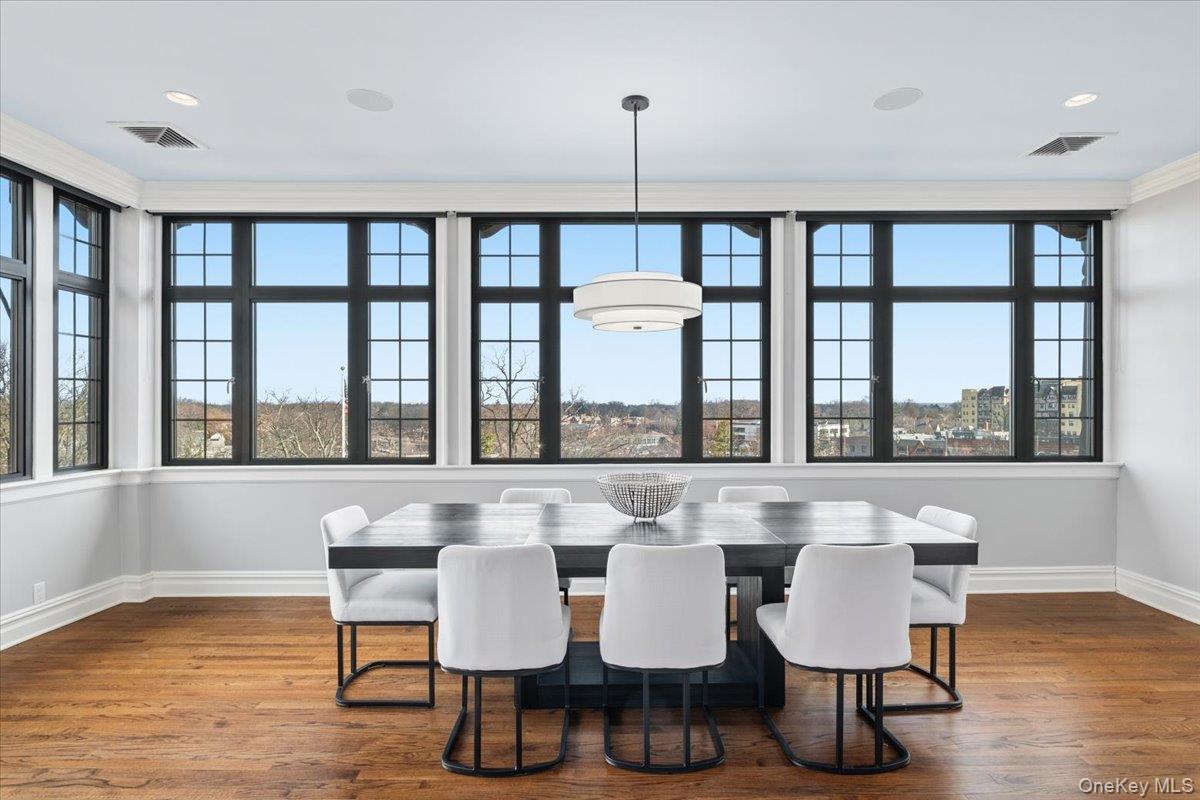 #2 photo, 14 N Chatsworth Avenue, Larchmont , NY 10538