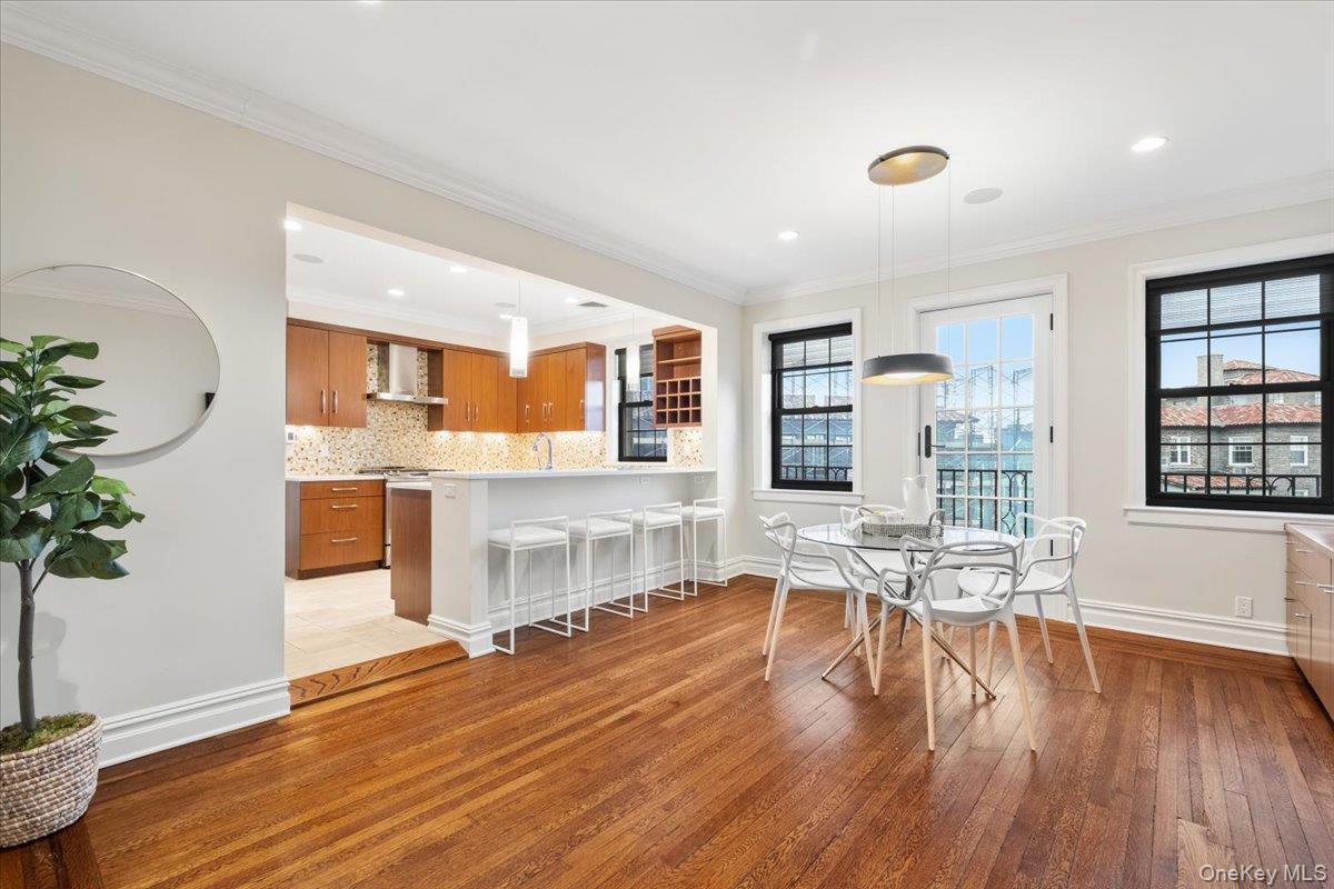 #6 photo, 14 N Chatsworth Avenue, Larchmont , NY 10538