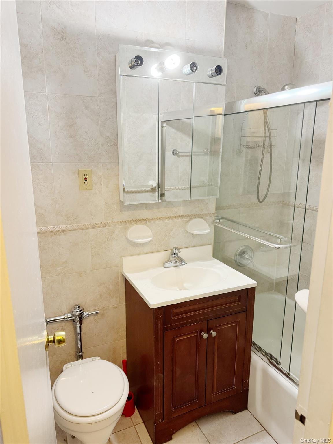 #10 photo, 142-05 Roosevelt Avenue, 法拉盛 Flushing , NY 11354